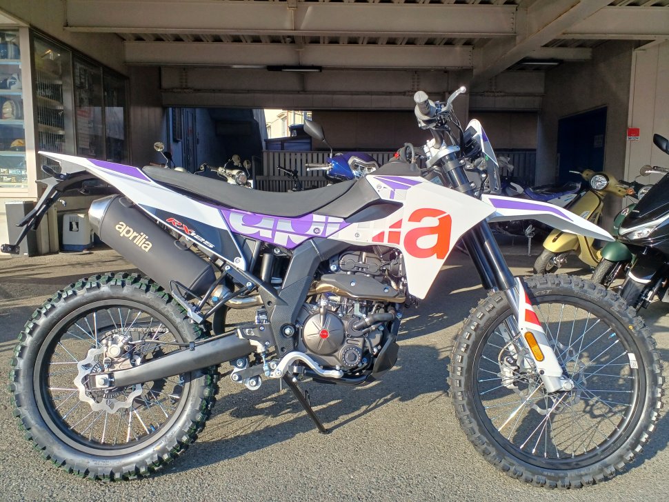 RX125 ホワイト 2025 (1)