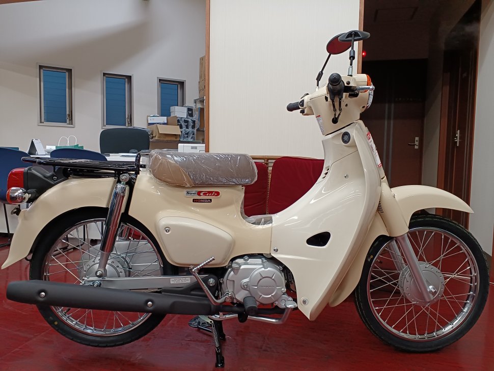 SuperCub 50 ベージュ 2022 (1)