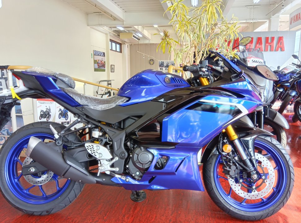 YZF-R25 ブルー 2025 (1)
