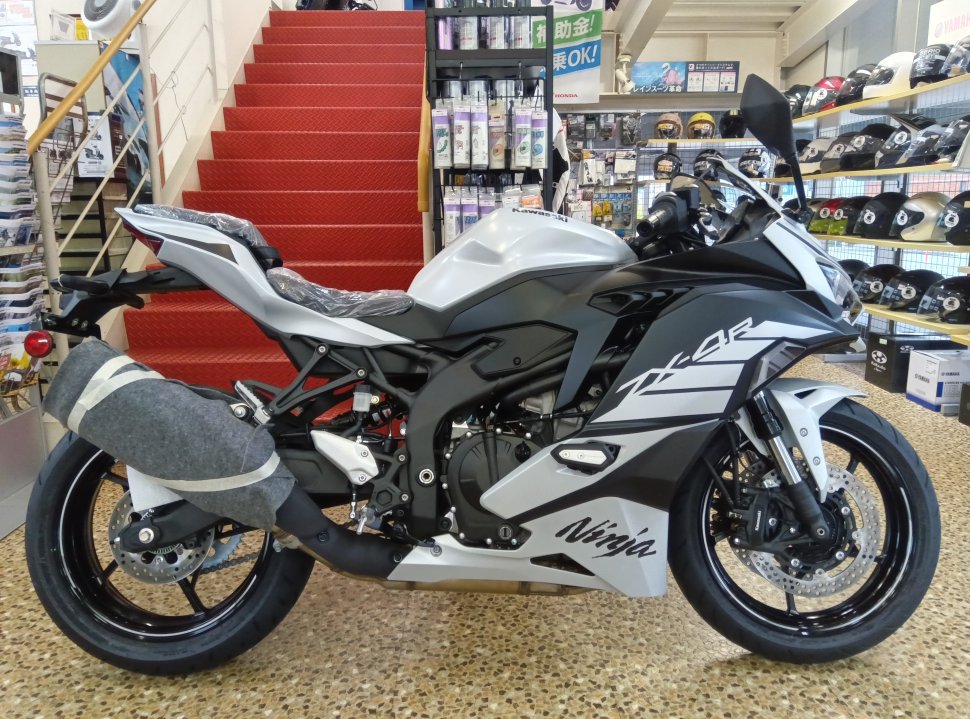 ZX-4R SE ホワイト 2025 (1)
