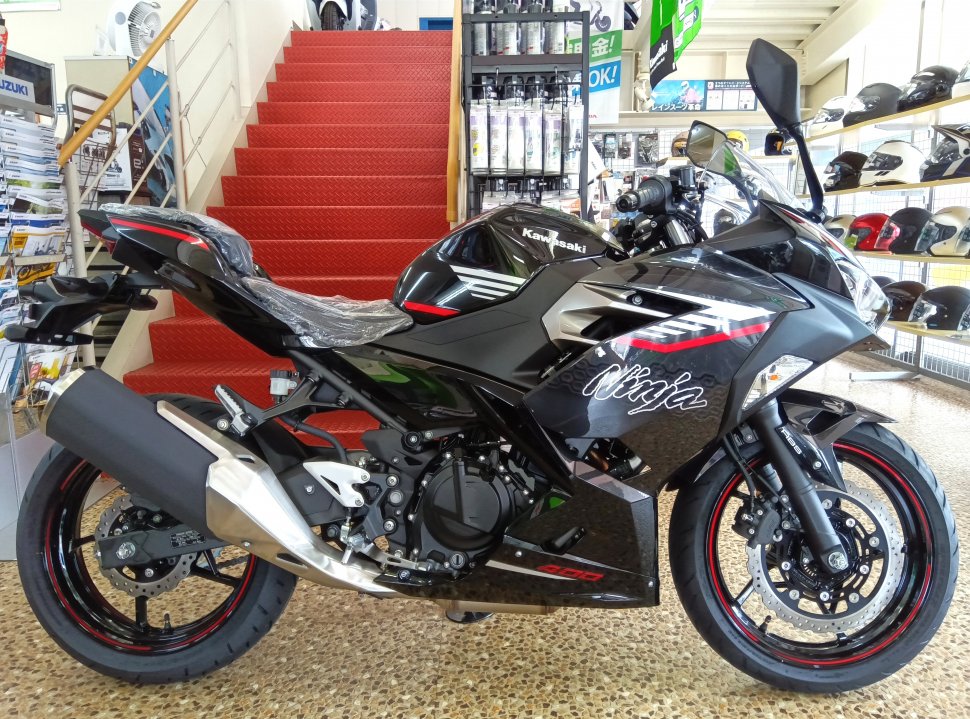 Ninja400 ブラック 2025 (1)
